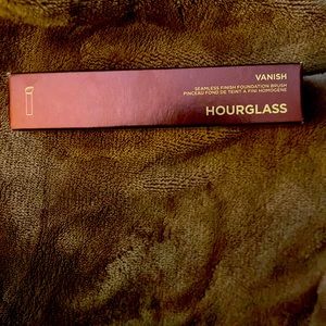 Hourglass vanish seamless finish foundation brush